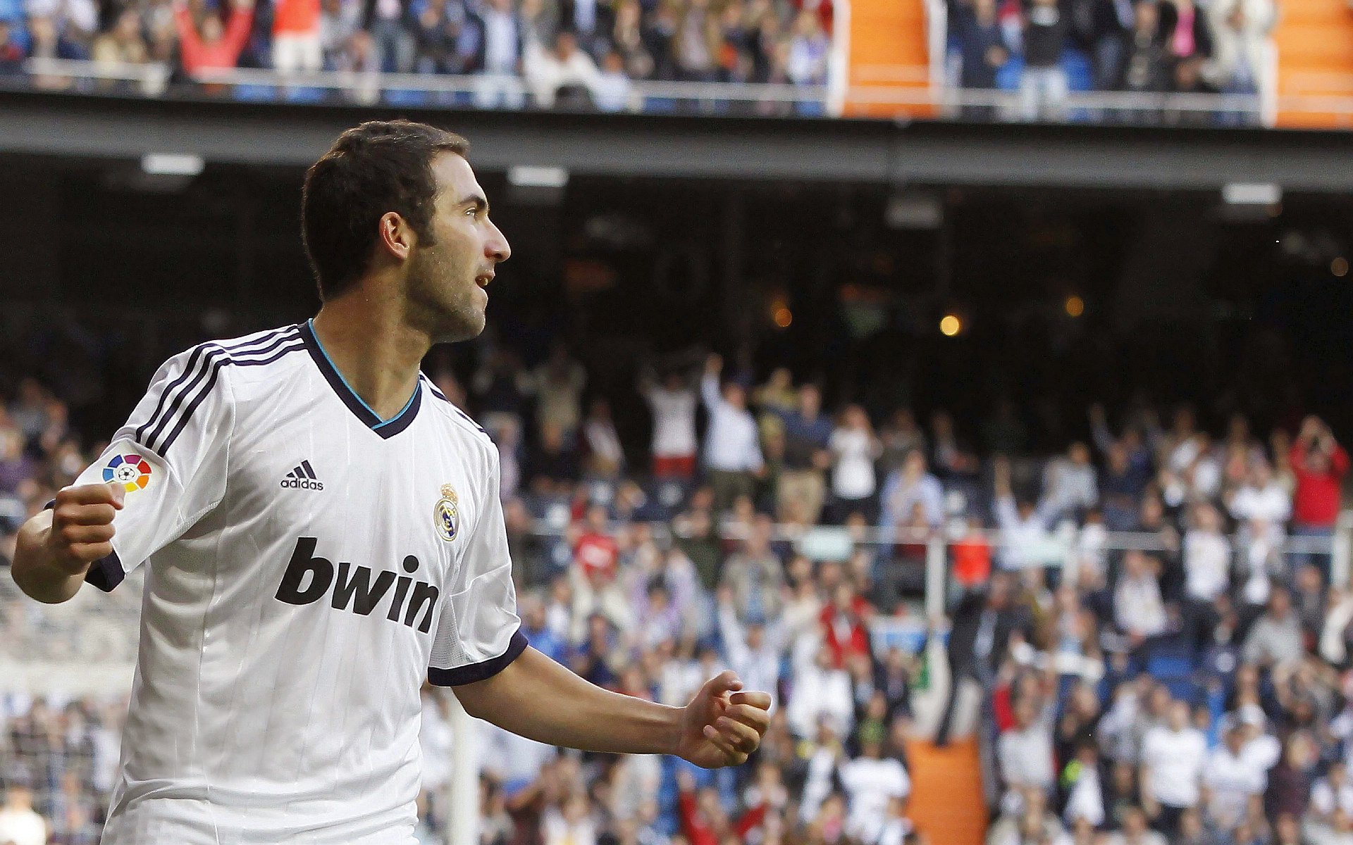 掘金火力全开压制快船，詹姆斯攻防转换成胜负关键